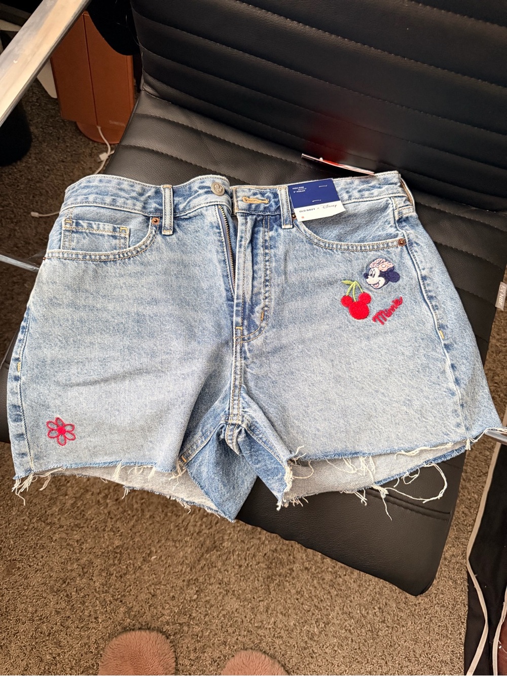 NWT Old Navy x Disney Minnie Mouse
OG Straight High-Rise Denim
Shorts NWT - Picture 5 of 6